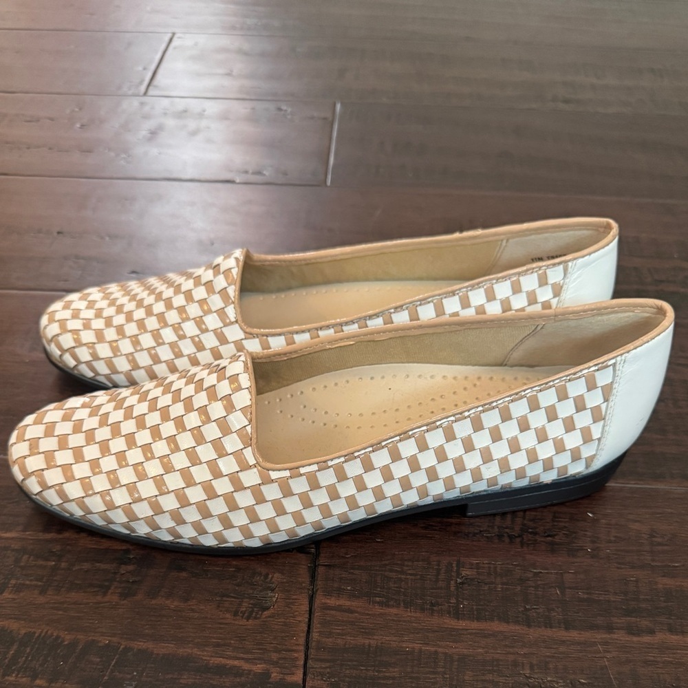 Trotters minimalistic two tone classic neutral casual Liz Loafer size 11N - Picture 3 of 8
